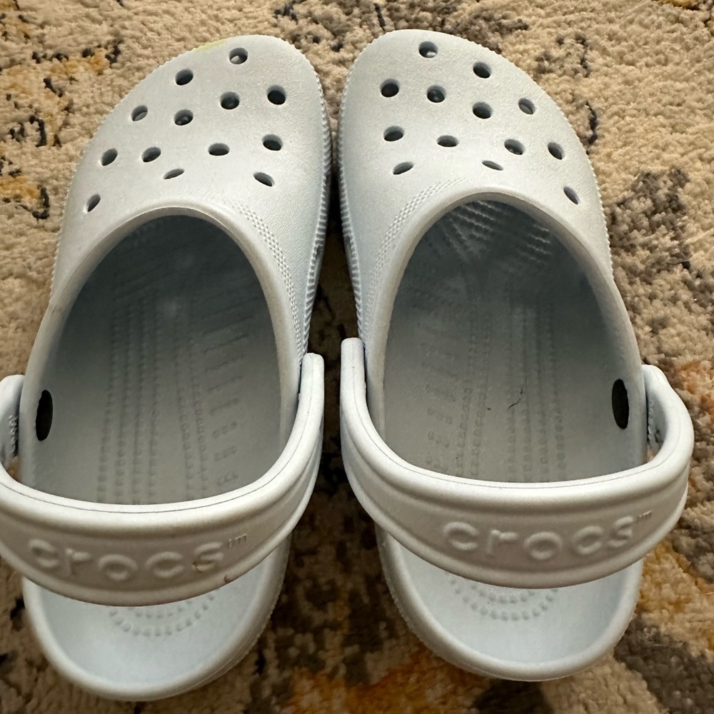 CROCS EUC blue women size6; men size4